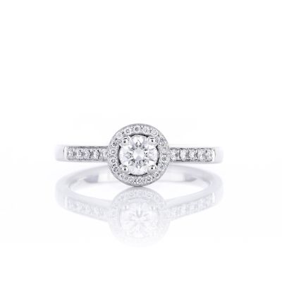 Lumbers Pre-Owned Plat 0.32cts Diamond Halo Ring