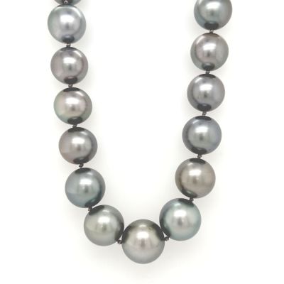 Lumbers Pre-Owned Tahitian Pearl Necklace in Grey