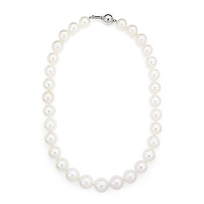 Lumbers 18ct Gold Graduated South Sea Pearl Necklet