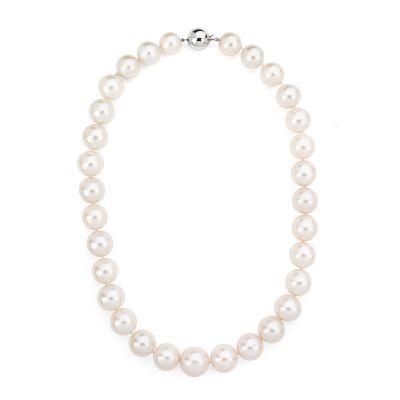 Lumbers 9ct White Gold Graduated White Pearl Necklet