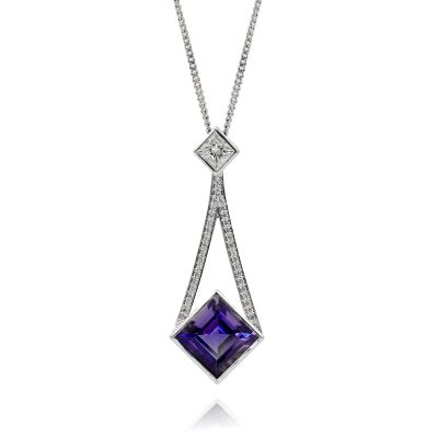 Lumbers 18ct Gold 15.00cts Iolite & Diamond Pendant