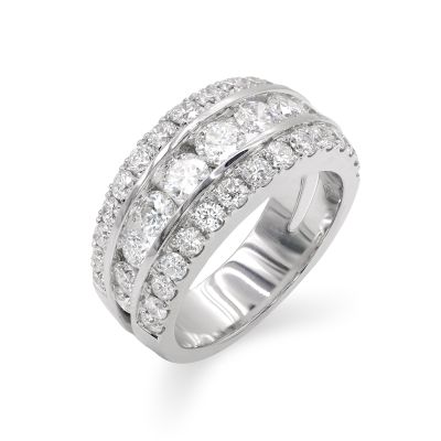 Lumbers 18ct Gold 2.52cts Diamond Graduated 3 Row Ring