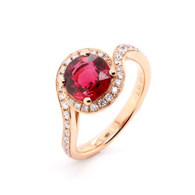Lumbers 18ct Gold 2.31ct Red Spinel & Diamond Twist Ring