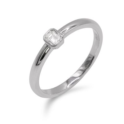 Lumbers 18ct Gold 0.15cts Diamond Emerald Cut Ring
